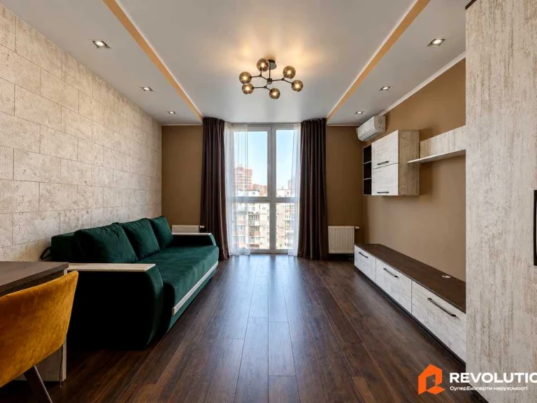 Apartment. Dragamanova st., Kyiv