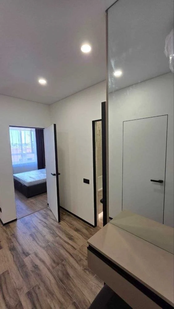 Sale of a 2-room apartment with renovation in residential complex "Happy 2" (new building, Podst)