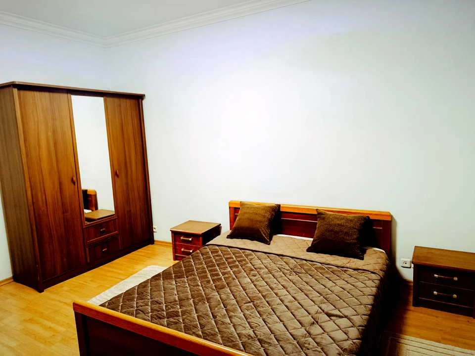 Apartment. Dnipro, Lesi Ukrainky Prospect