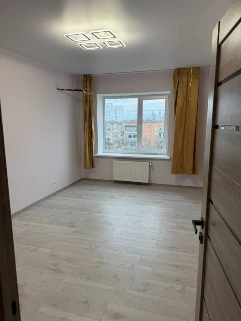 2-кімнатна квартира 70 м², цегла, газифікована новобудова 2013, пл