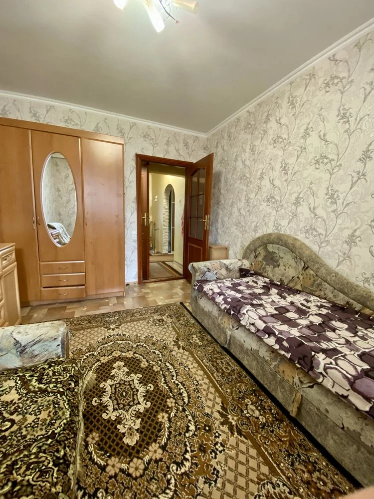 3-room apartment on вул. Rusky (Graviton)