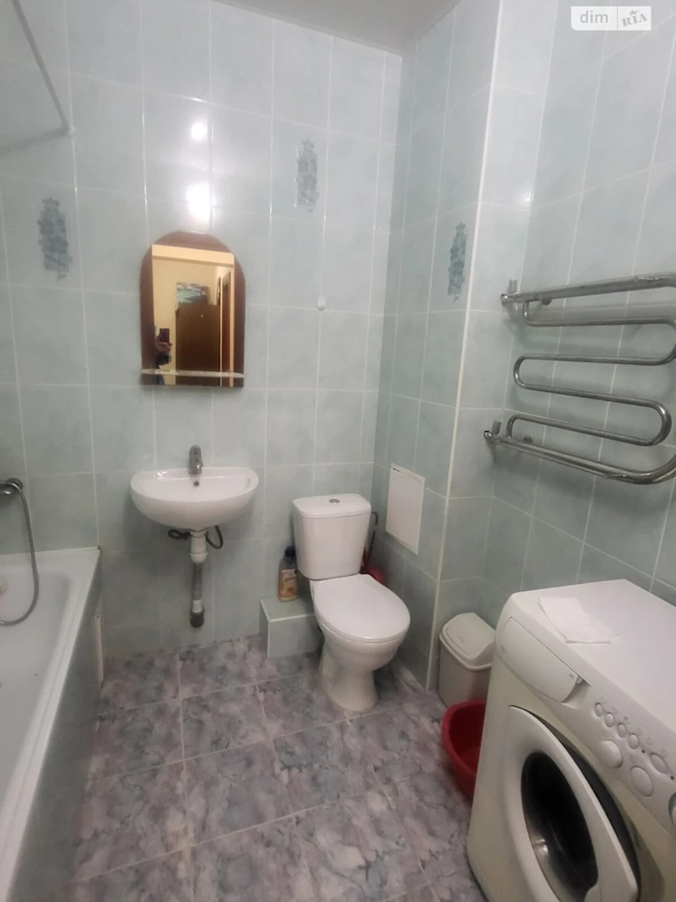 Long-Term Rental Apartment, Poczynki