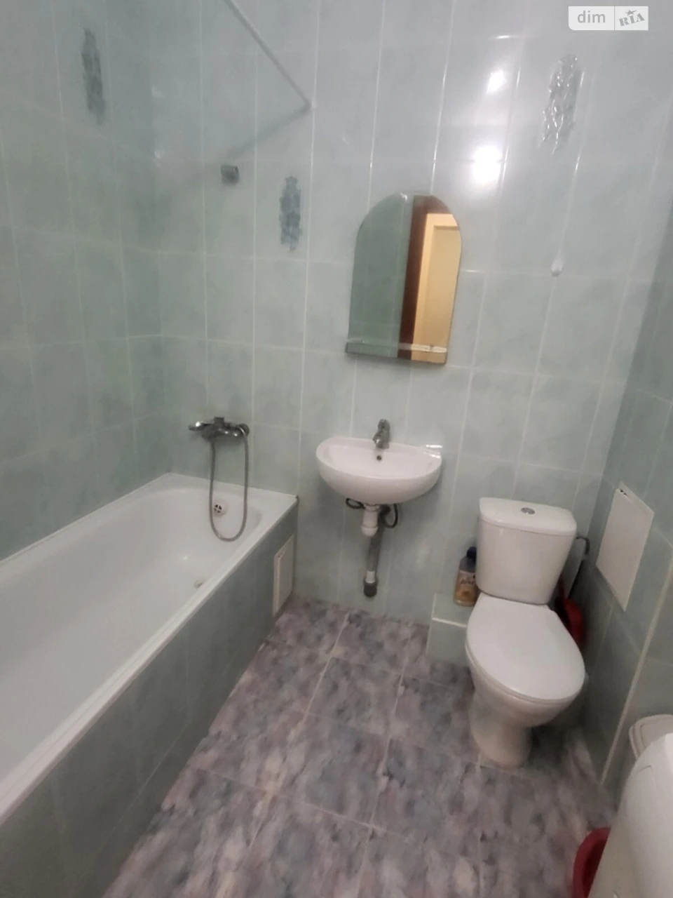 Long-Term Rental Apartment, Poczynki