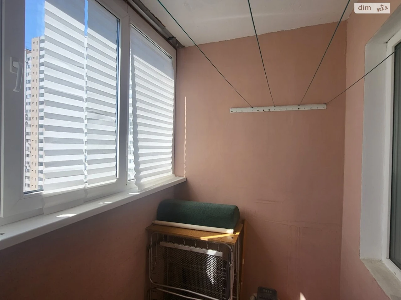 Long-Term Rental Apartment, Poczynki