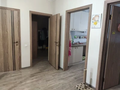 I am selling a 2-room apartment of 64.8 sq m, bargaining