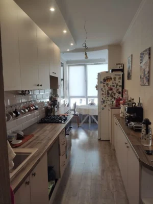 I am selling a 2-room apartment of 64.8 sq m, bargaining