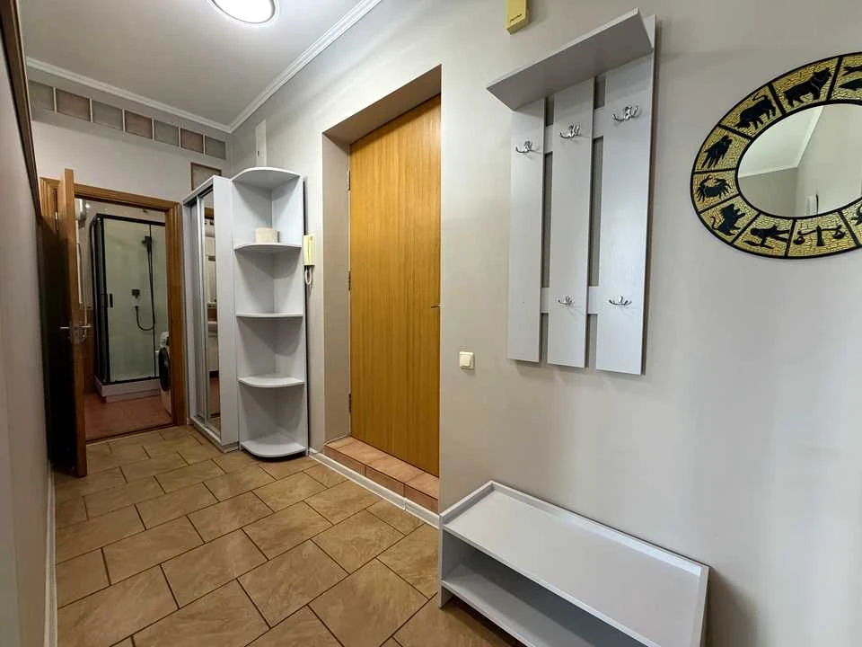 Квартира. Київ, Ділова вул.