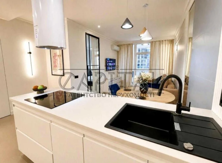 Sale / Apartment / Berezaysky, Shylovyka, Kyiv