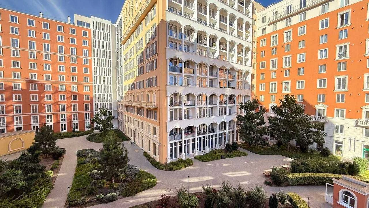 Срочно  1 комнатная квартира Газ Свое Отопление ЖК Виа Рома