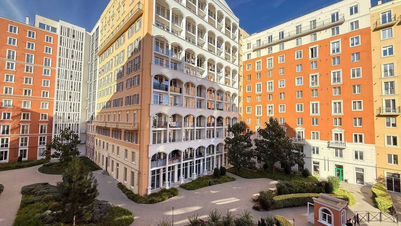 Срочно  1 комнатная квартира Газ Свое Отопление ЖК Виа Рома