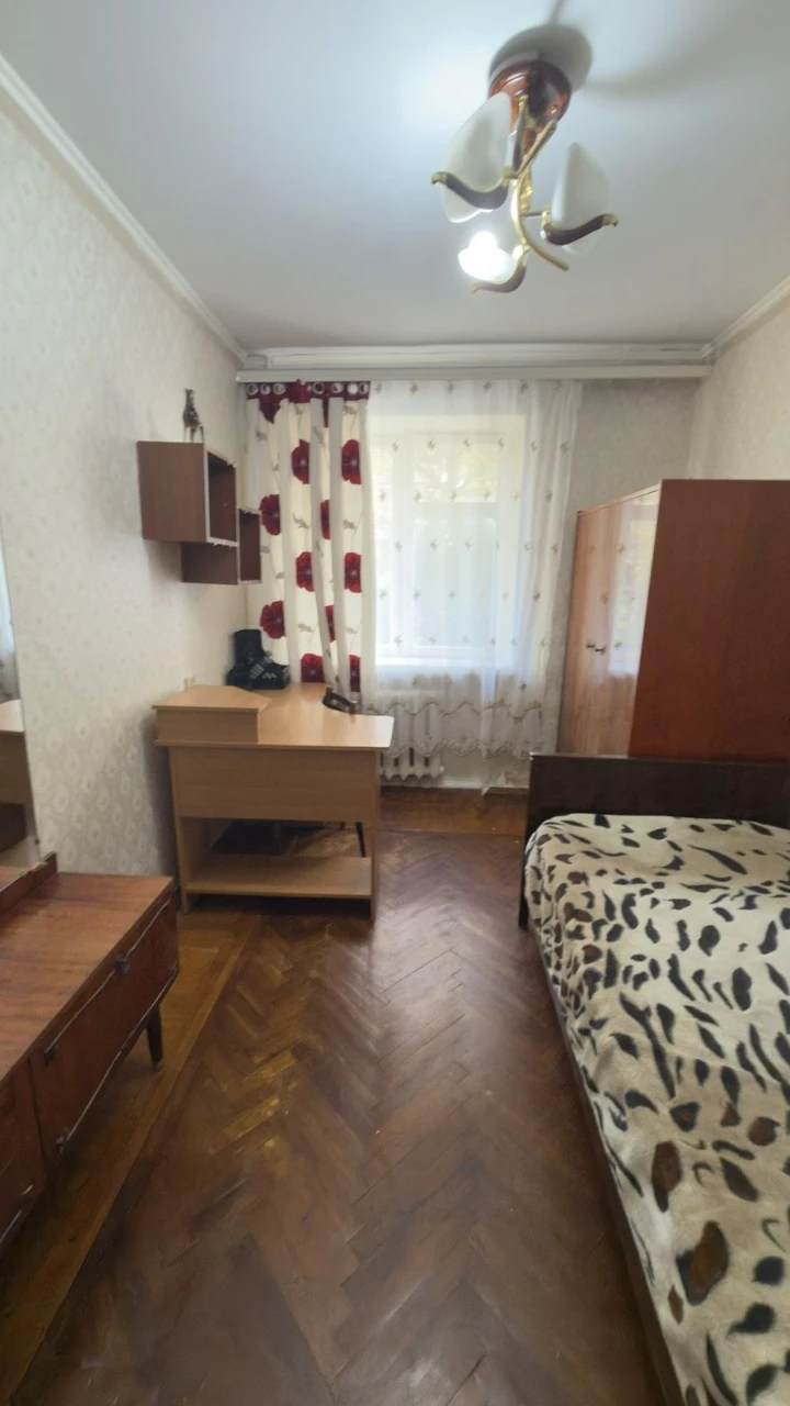 Продам 4 х комнатную квартиру на Ак.Филатова.