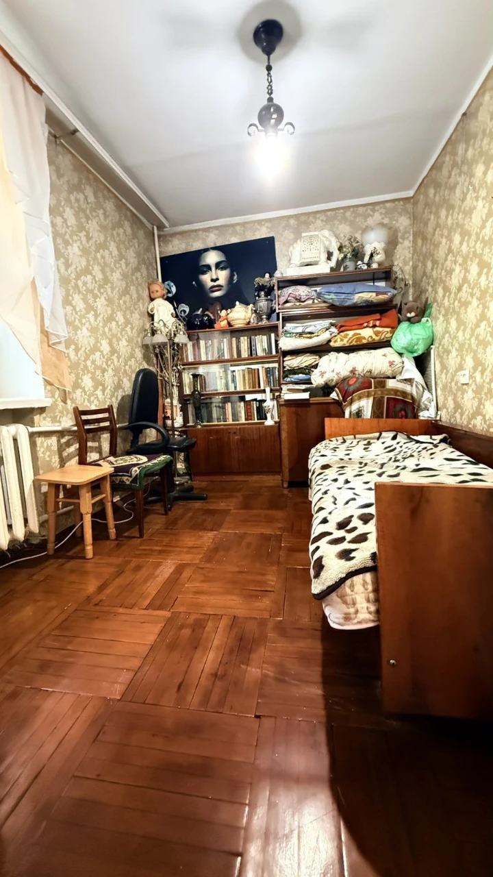Продам 4 х комнатную квартиру на Ак.Филатова.