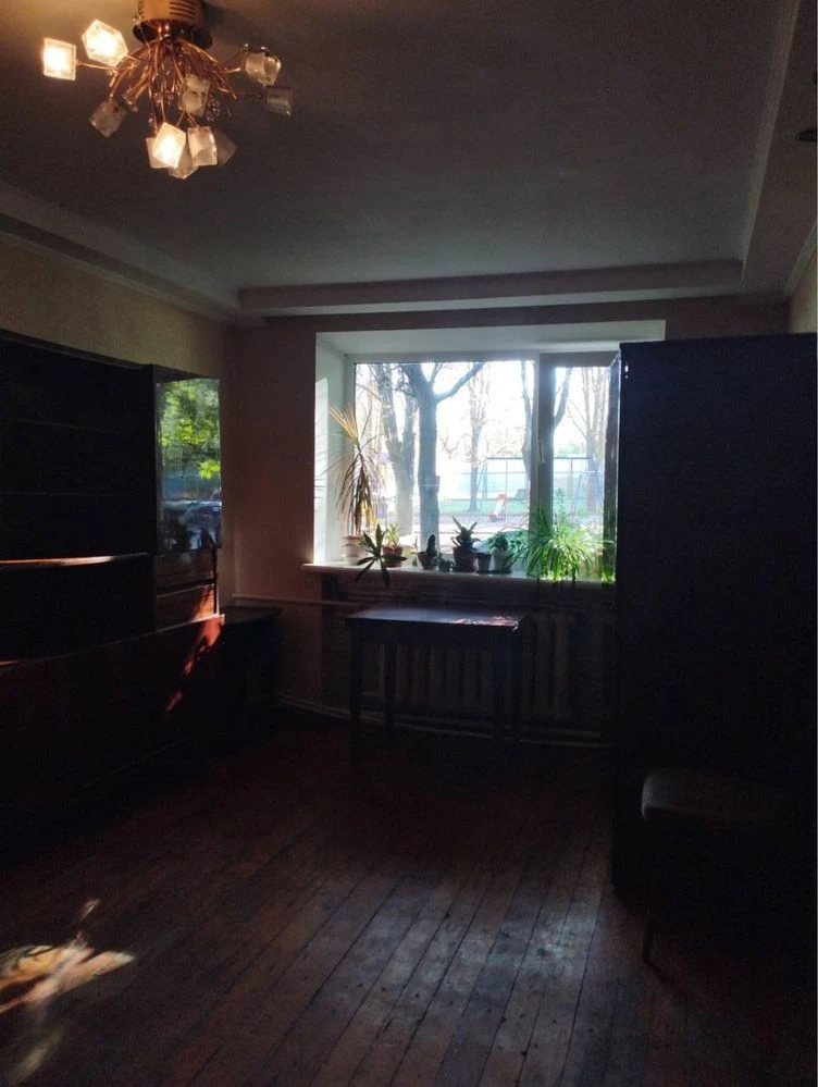 For sale: 2-room apartment with a capital garage in Шевченковский district
