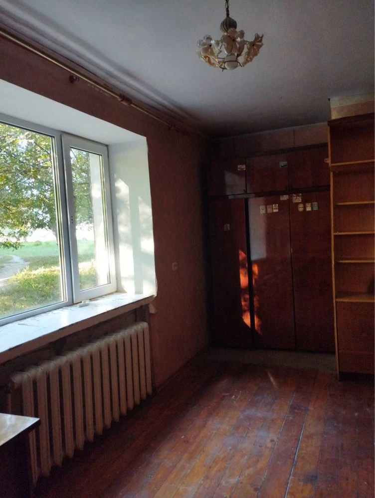 For sale: 2-room apartment with a capital garage in Шевченковский district