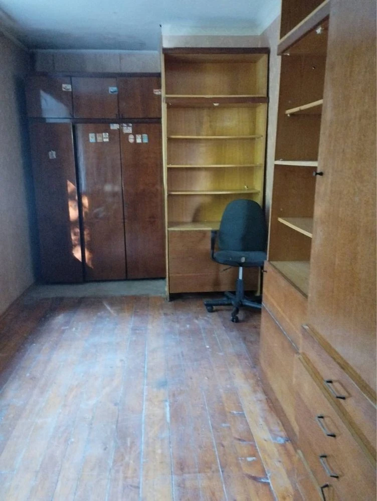 For sale: 2-room apartment with a capital garage in Шевченковский district