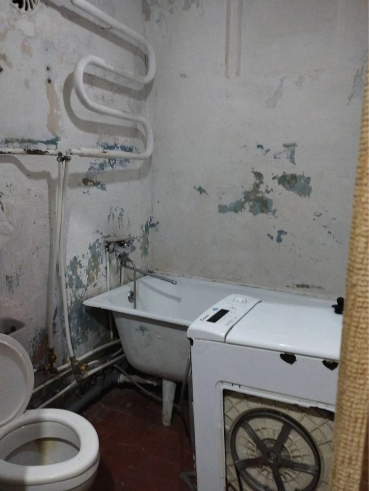For sale: 2-room apartment with a capital garage in Шевченковский district