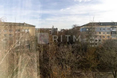 Продается 1-комнатная квартира на 6 этаже из 9.