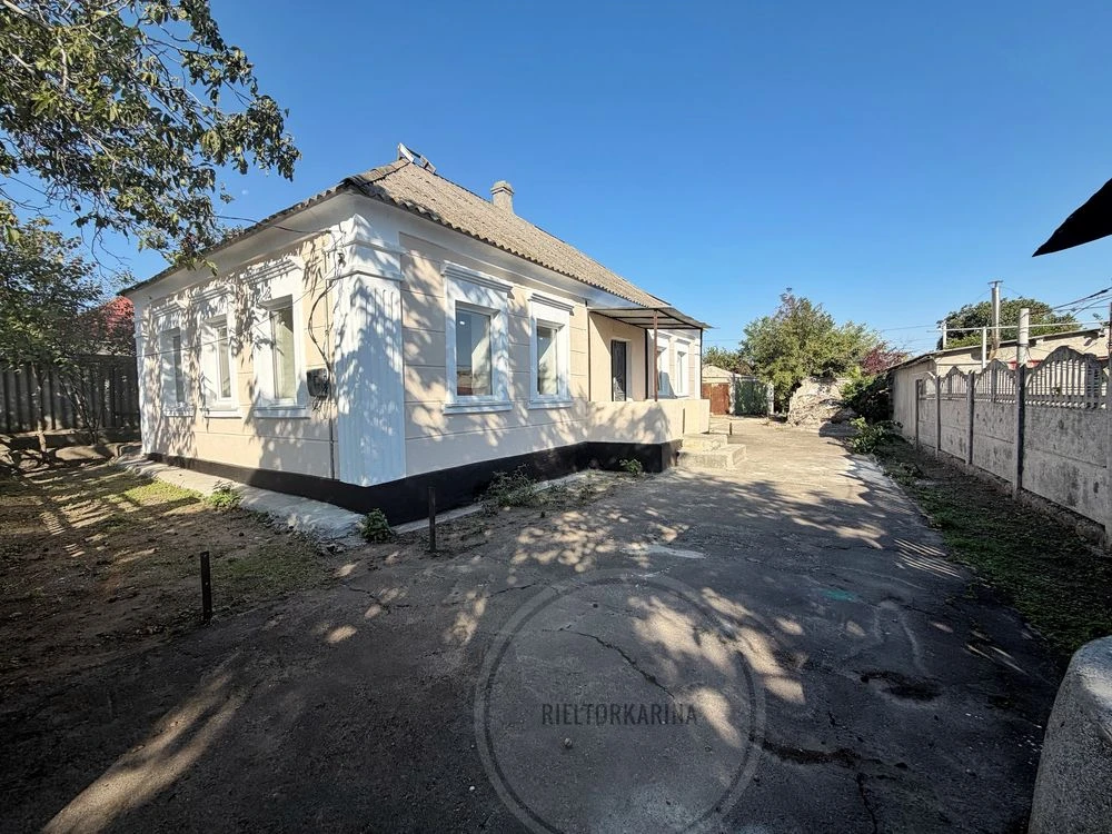 Sale of house on Rekorda Street, Varvarivka - 100m2 house with a land plot of 7.5 acres.