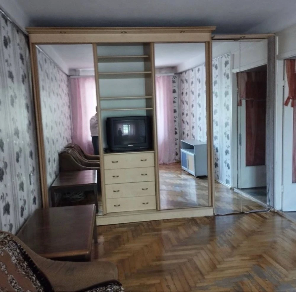 For Sale: 2-room apartment on Charynova St., 4/9