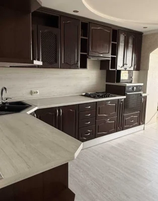 Luxury 3-bedroom apartment with panoramic view, parking space and