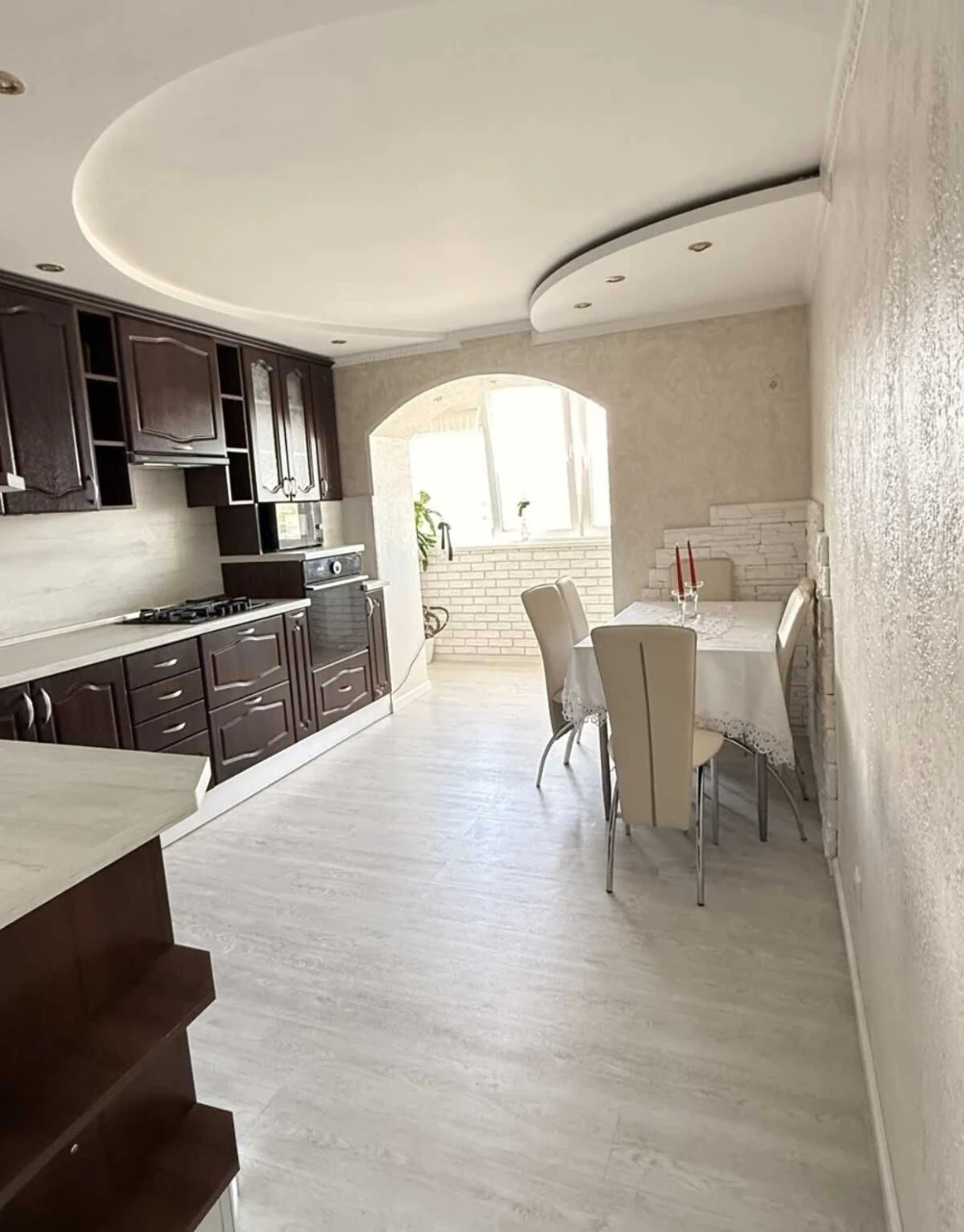 Luxury 3-bedroom apartment with panoramic view, parking space and