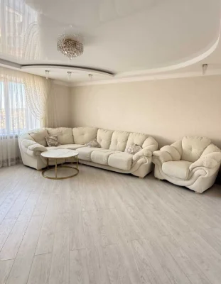 Luxury 3-bedroom apartment with panoramic view, parking space and
