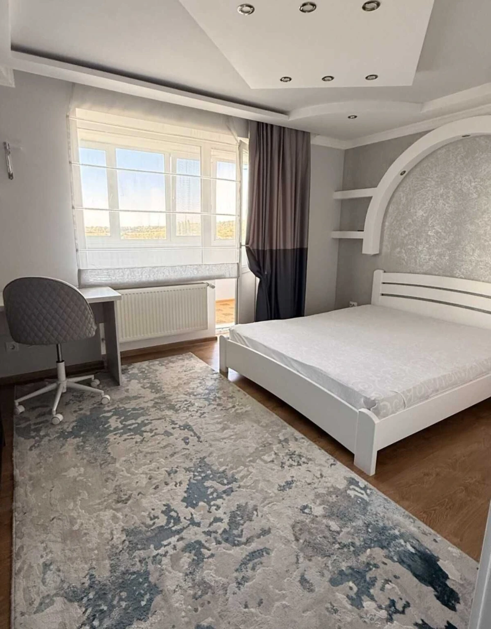 Luxury 3-bedroom apartment with panoramic view, parking space and