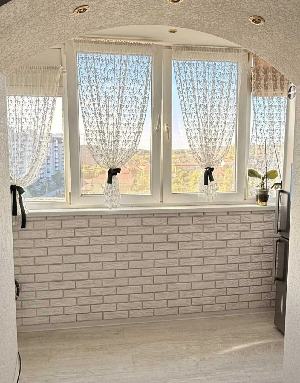 Luxury 3-bedroom apartment with panoramic view, parking space and
