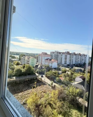 Luxury 3-bedroom apartment with panoramic view, parking space and