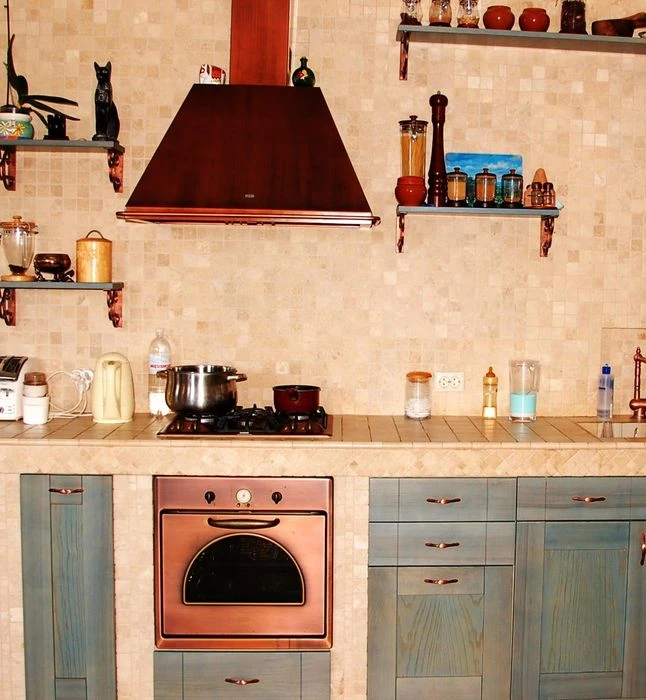 Продам хозяйский дом в Совиньоне, 10 соток земли, близость м