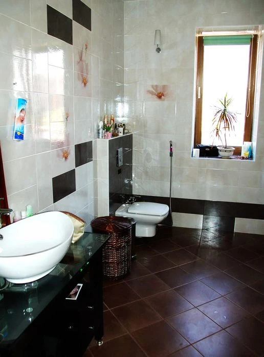 Продам хозяйский дом в Совиньоне, 10 соток земли, близость м