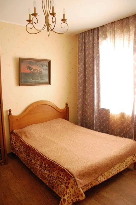Продам хозяйский дом в Совиньоне, 10 соток земли, близость м