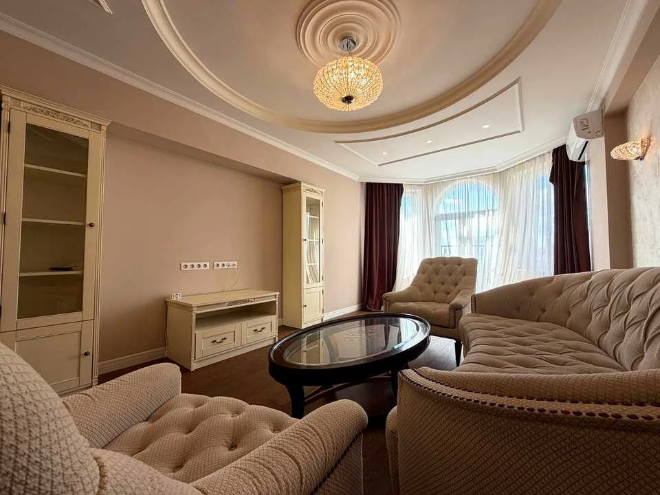 Apartment. Dimitrivska Street, Kyiv