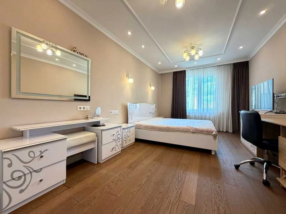 Apartment. Dimitrivska Street, Kyiv