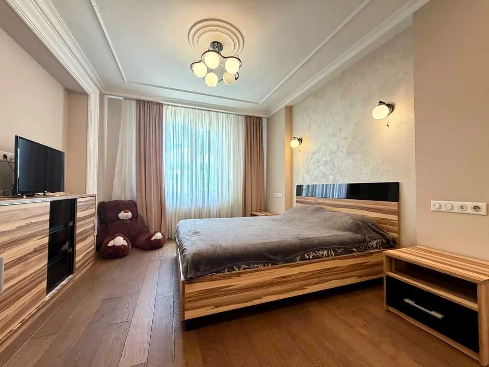 Apartment. Dimitrivska Street, Kyiv