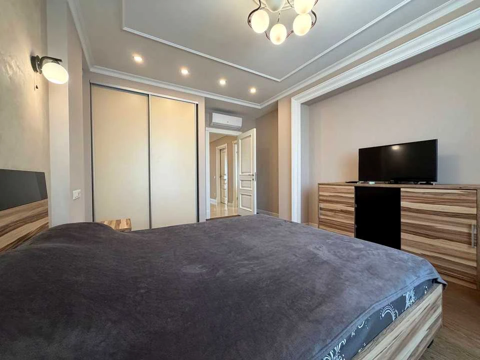 Apartment. Dimitrivska Street, Kyiv