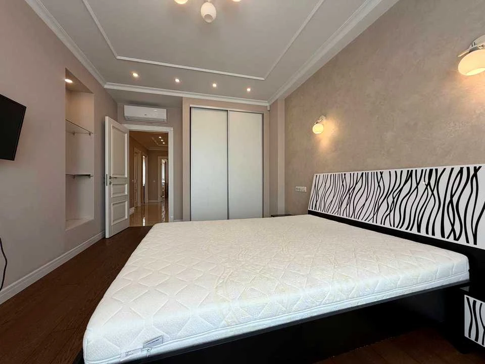 Apartment. Dimitrivska Street, Kyiv
