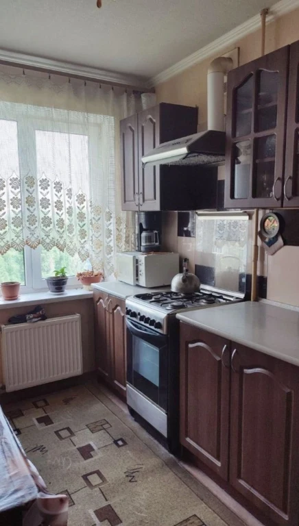 For Sale: 3-room apartment, Left Bank, with furniture