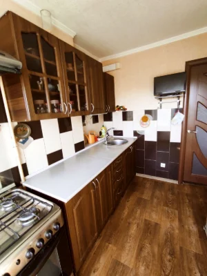 For Sale: 3-room apartment, Left Bank, with furniture