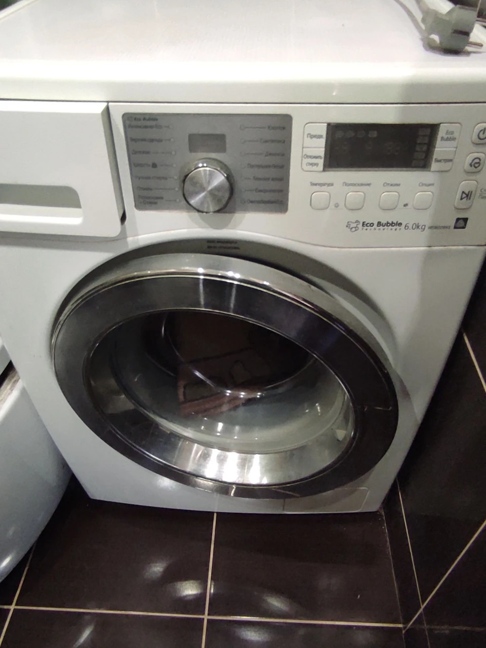 For Sale: 3-room apartment, Left Bank, with furniture