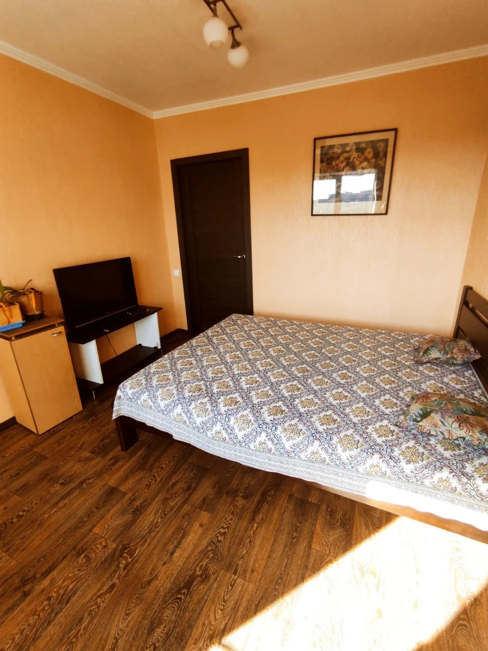 For Sale: 3-room apartment, Left Bank, with furniture