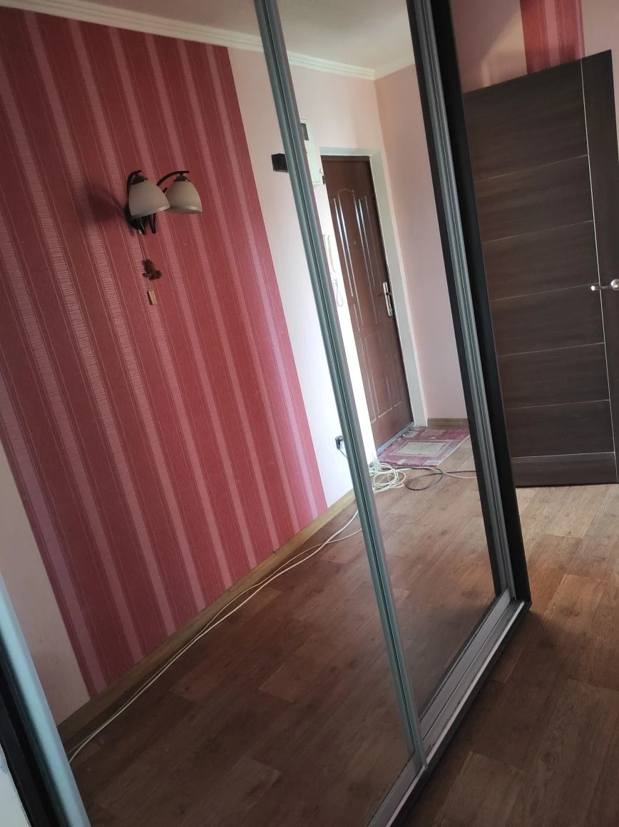 For Sale: 3-room apartment, Left Bank, with furniture