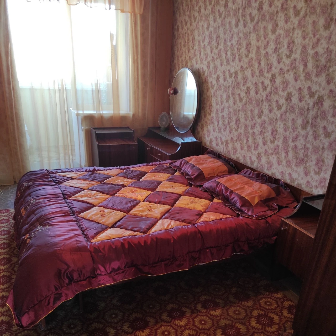 For Sale: 3-room apartment, Left Bank, with furniture
