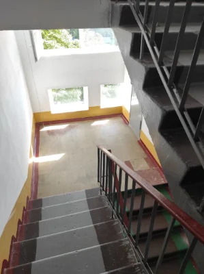 For Sale: 3-room apartment, Left Bank, with furniture