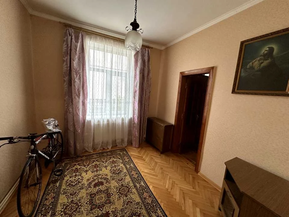 House. Ivano-Frankisk, Republicansk St.
