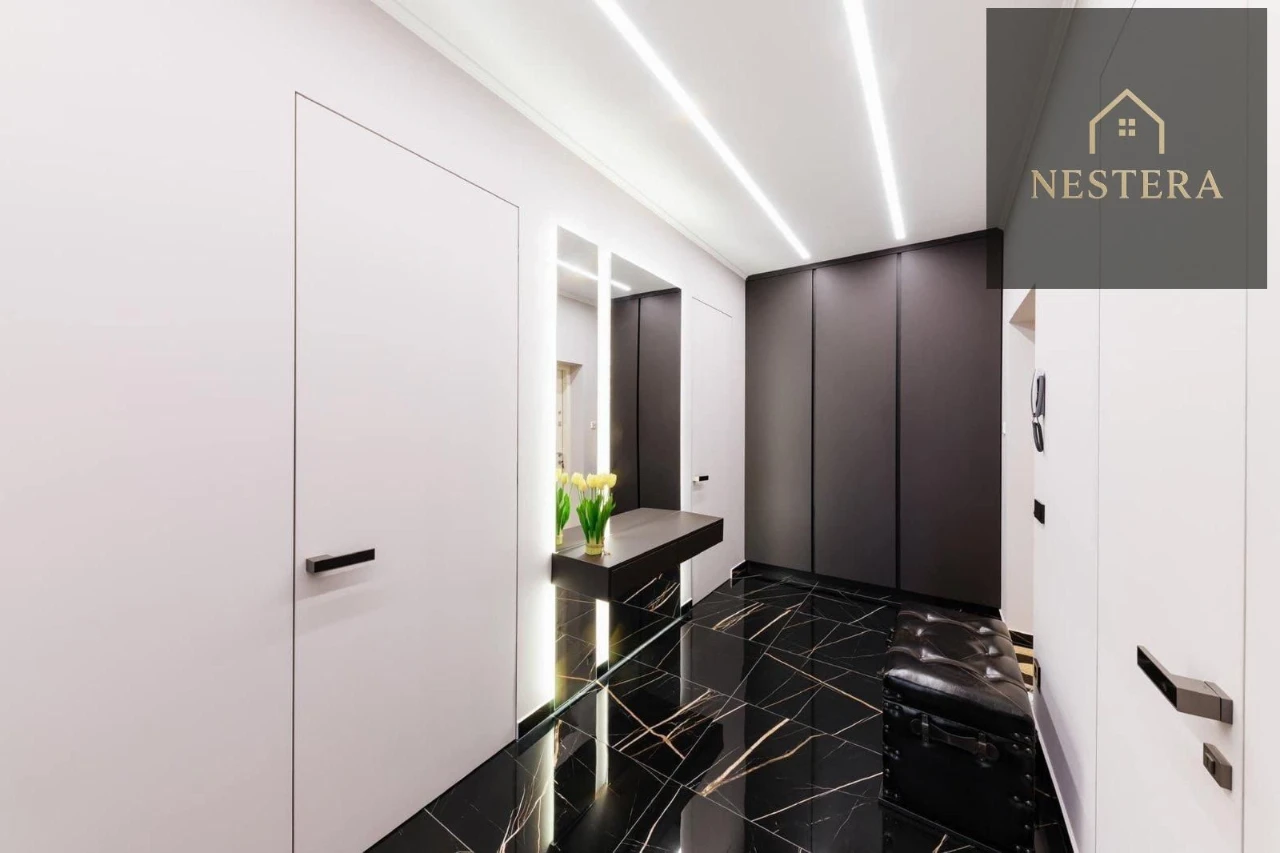 Penthouse for Sale, Green Land