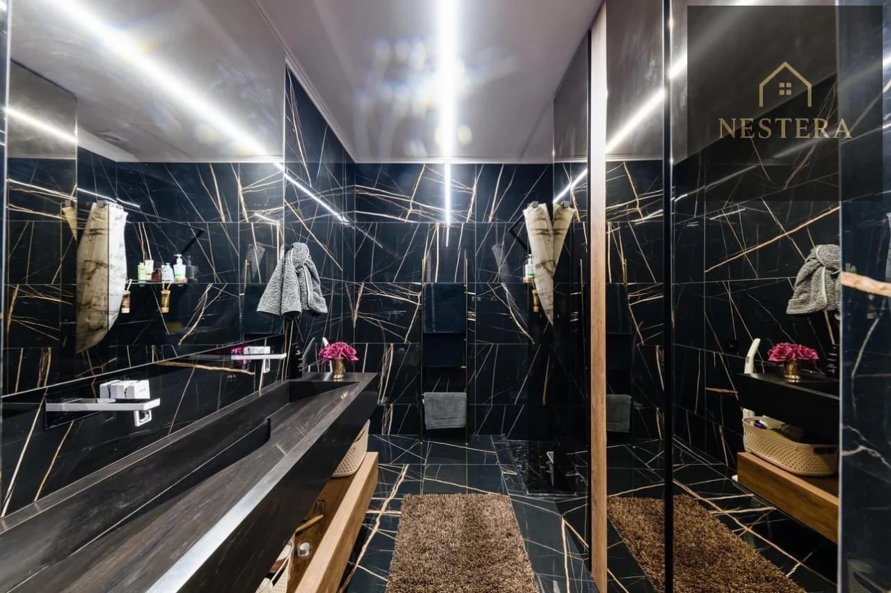 Penthouse for Sale, Green Land