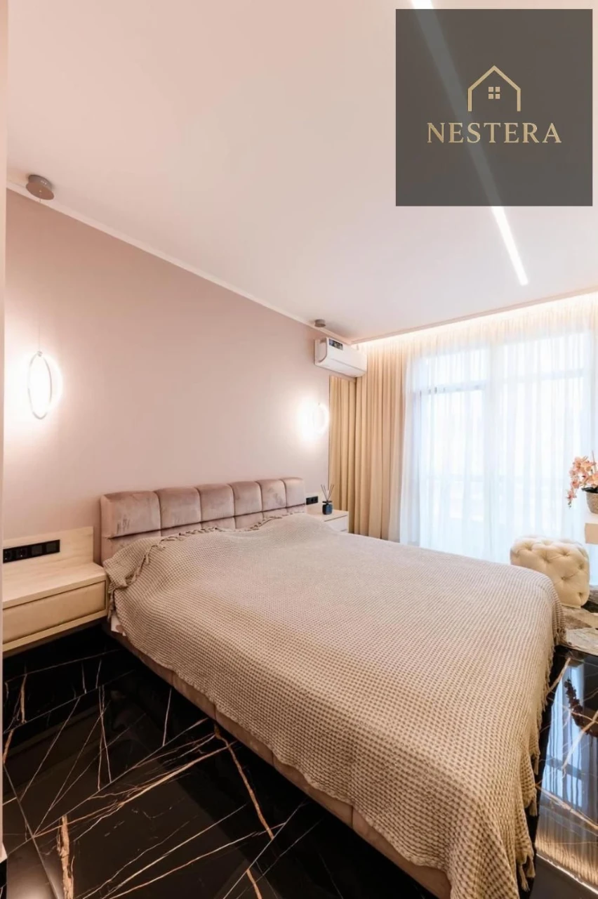 Penthouse for Sale, Green Land