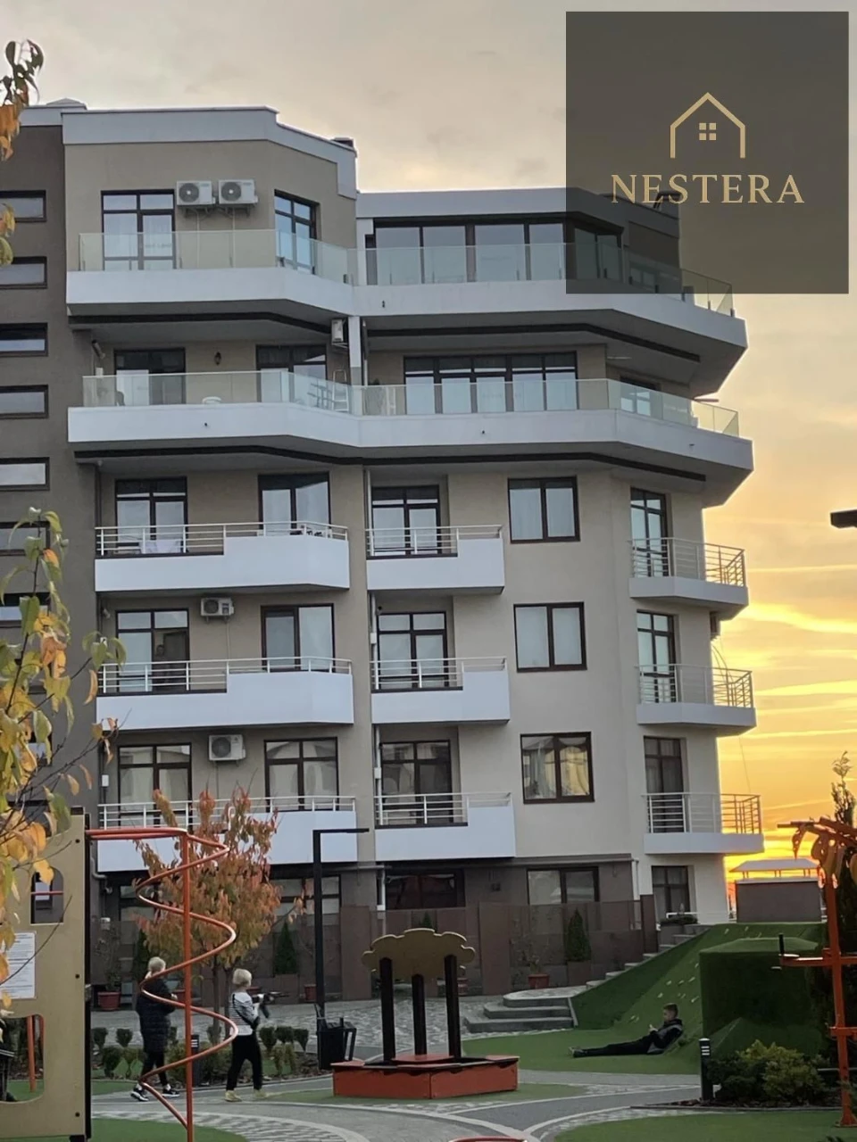 Penthouse for Sale, Green Land