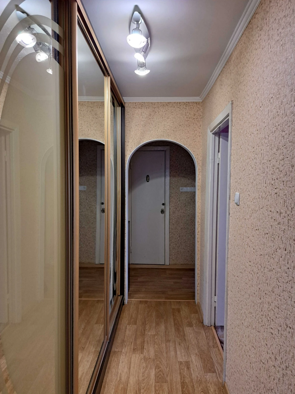 Продається 2-х кімнатна квартира у м.Черкаси
